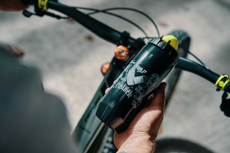 Fidlock TWIST Drikkeflaske 590ml + Sykkelbase 10 ÅRS JUBILEMUSFLASKE