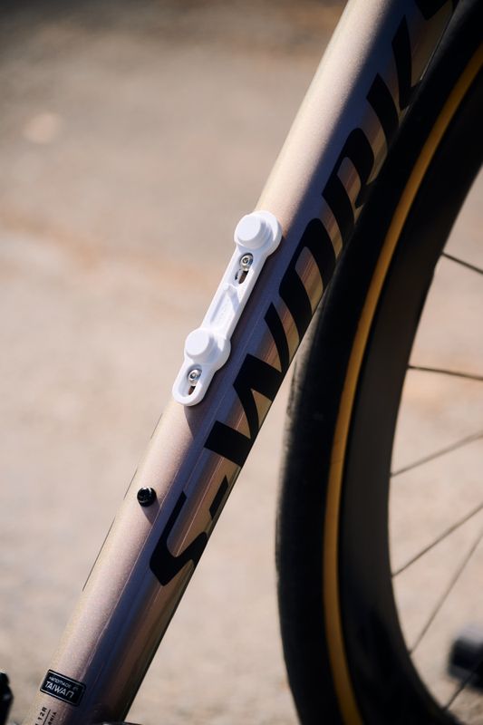 Fidlock TWIST Drikkeflaske 800ml + Sykkelbase POLAR WHITE EDITION